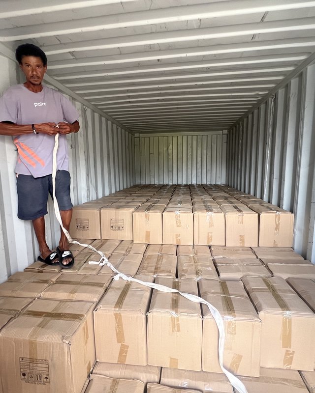 Packaging Cabo Grogue for shipment